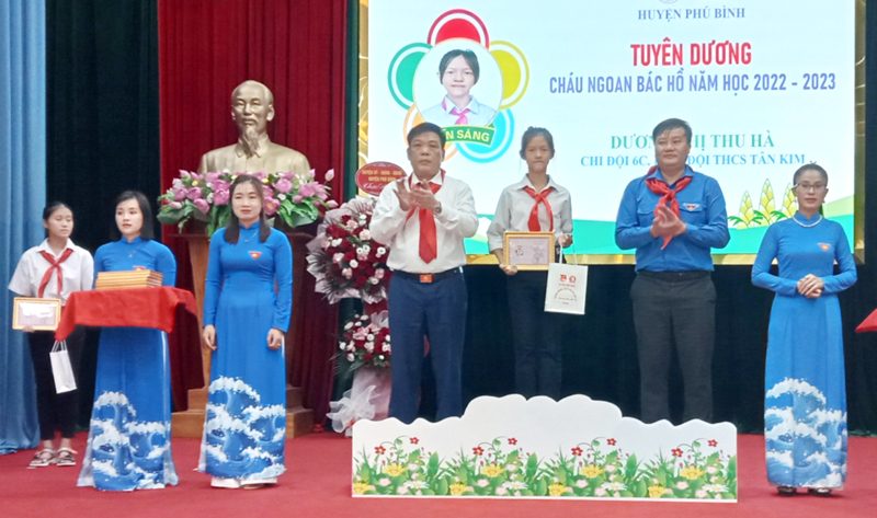 Phú Bình: Tuyên dương 85 Cháu ngoan Bác Hồ
