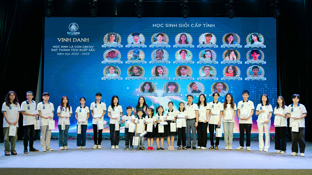 Công ty Thái Hưng: Khen thưởng học sinh là con cán bộ, công nhân viên