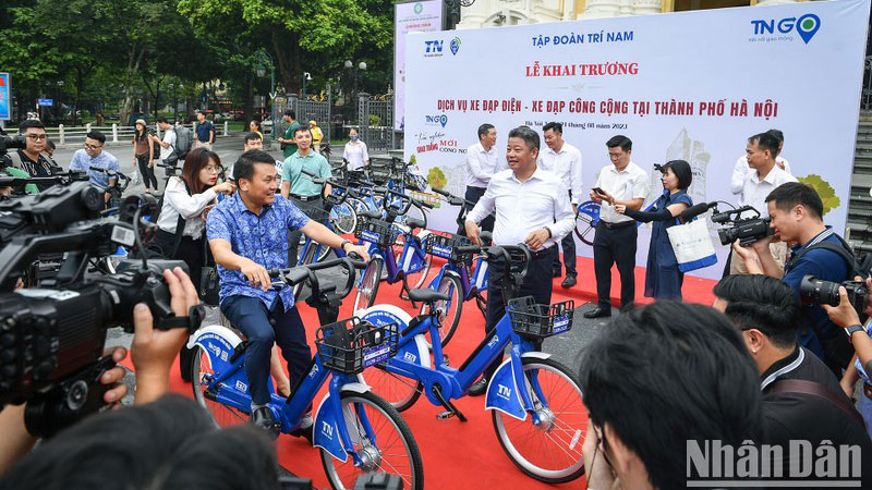 Trải nghiệm dịch vụ xe đạp điện - xe đạp công cộng tại Hà Nội. (Ảnh: Thành Đạt)