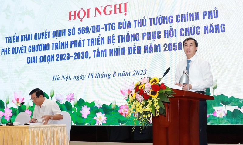Giáo sư, Tiến sĩ Trần Văn Thuấn, Thứ trưởng Bộ Y tế, phát biểu tại hội nghị.