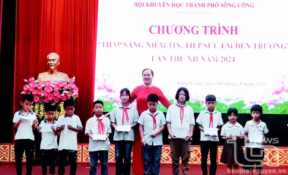 Vững bước em tới trường
