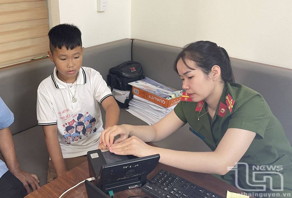 Chủ động hỗ trợ cấp thẻ căn cước cho trẻ em