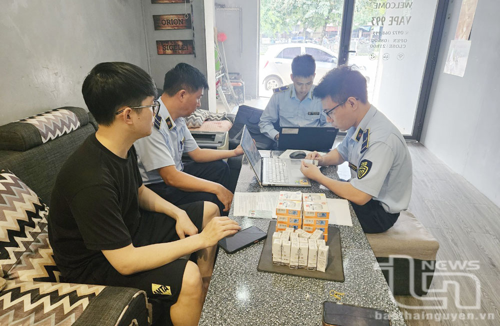 Đội Quản lý thị trường số 3 phát hiện, xử lý trường hợp vi phạm trong kinh doanh mặt hàng thuốc lá điện tử.