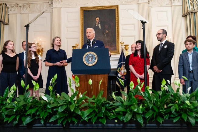 Trao đổi tù nhân lớn nhất hậu Chiến tranh Lanh, ông Biden ghi chiến thắng ngoại giao cuối nhiệm kỳ