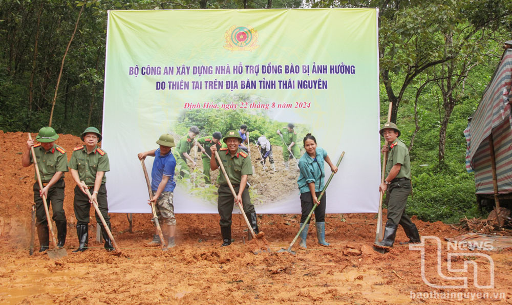 Bộ Công an khởi công xây dựng nhà cho các hộ bị thiên tai tại Thái Nguyên