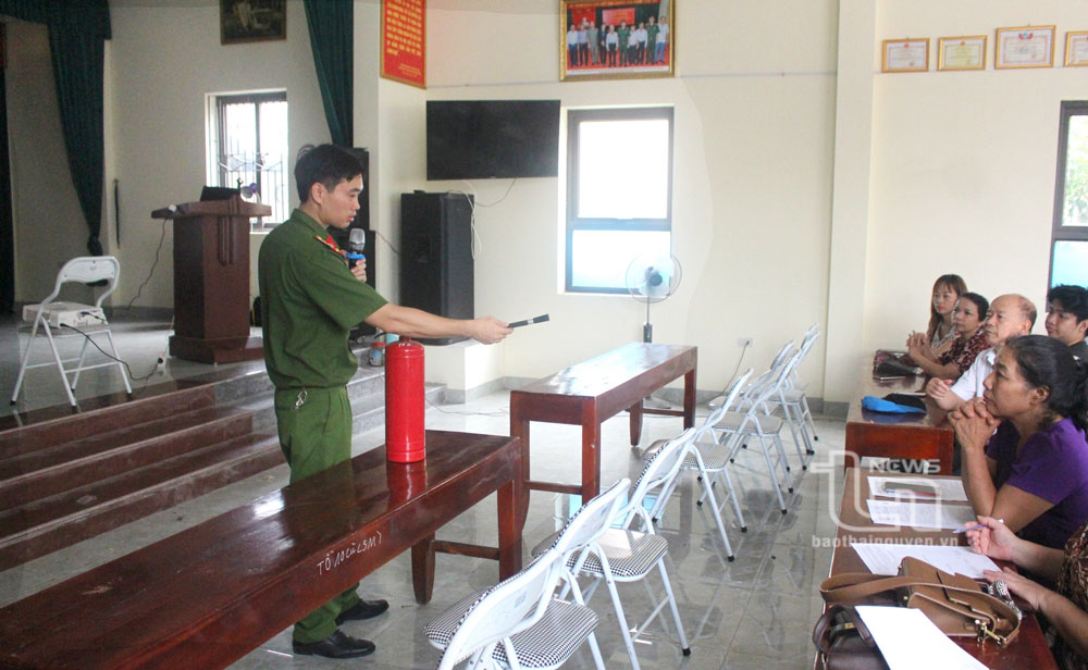 Hướng dẫn người dân thoát nạn, phòng cháy chữa cháy 