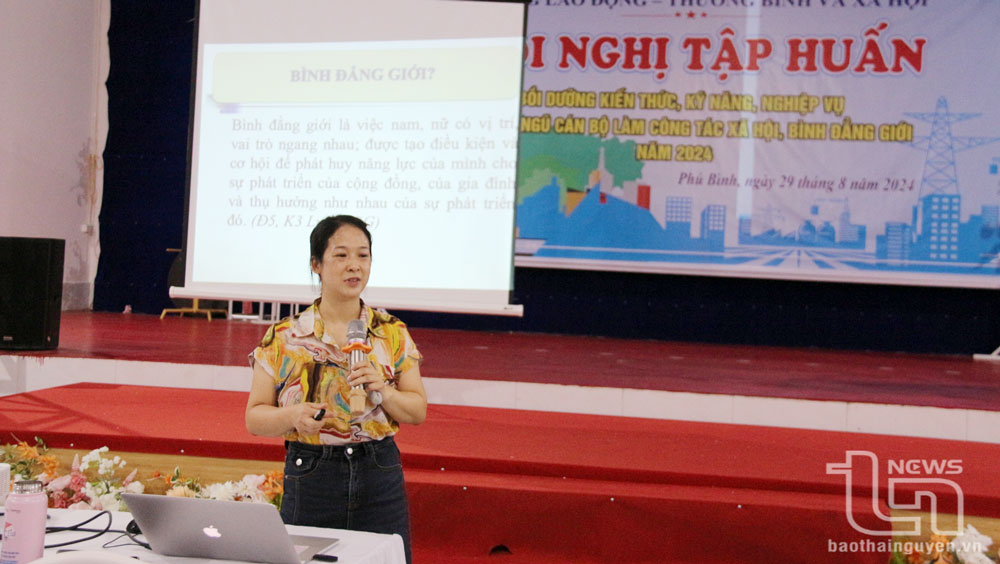 Nâng cao năng lực đội ngũ cán bộ làm công tác xã hội