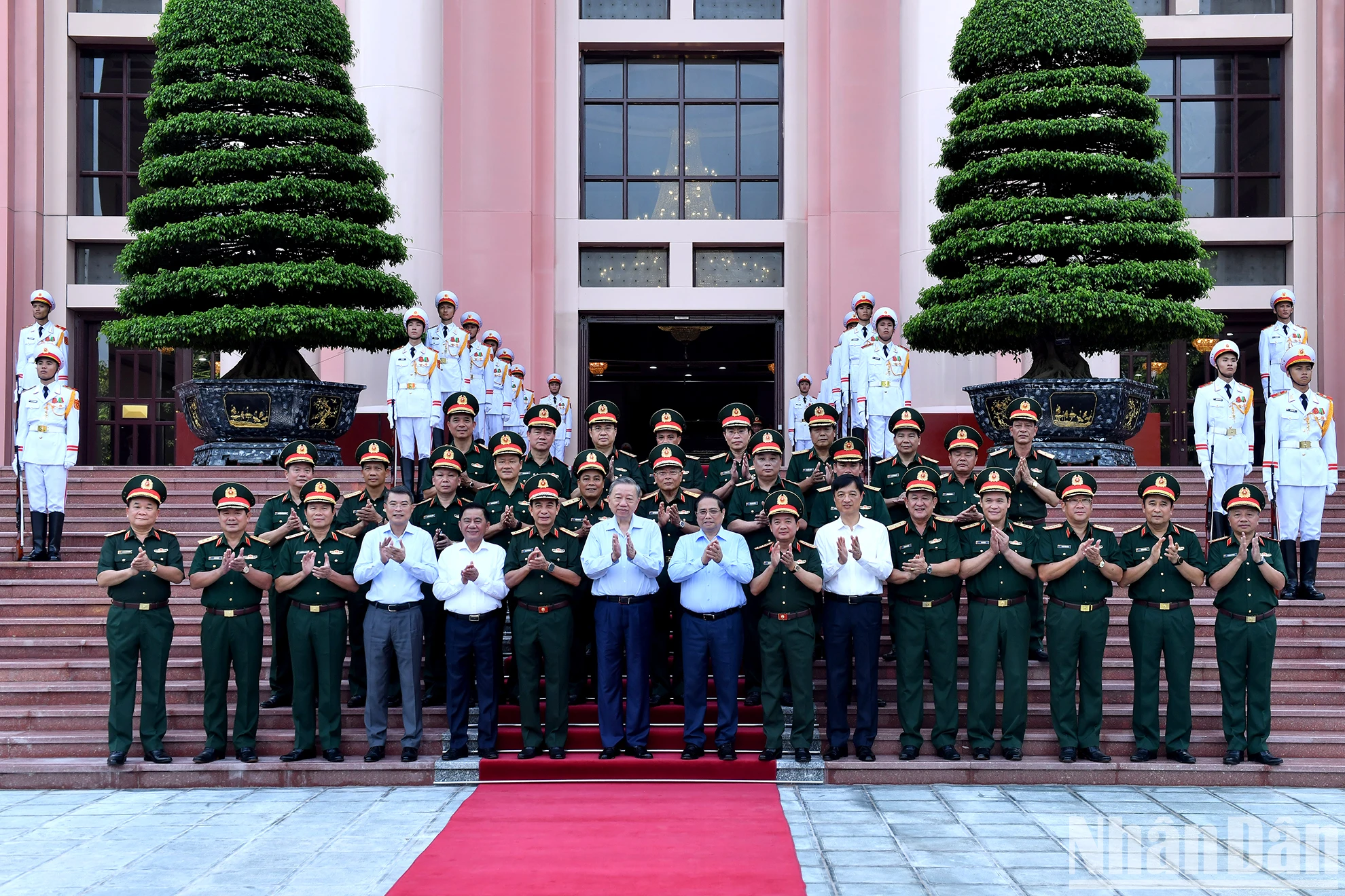 Tổng Bí thư, Chủ tịch nước Tô Lâm, Thủ tướng Phạm Minh Chính cùng các đồng chí lãnh đạo Đảng, Nhà nước và các đại biểu tham dự hội nghị.
