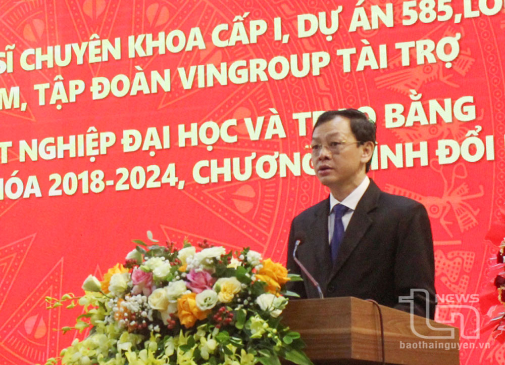 Thứ trưởng Bộ Y tế Nguyễn Tri Thức phát biểu tại buổi lễ.