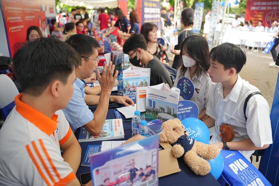 Các trường đại học công bố điểm chuẩn trước 17 giờ ngày 19/8/2024. Ảnh: LV