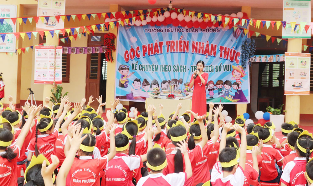 Một hoạt động ngoại khóa của cô, trò Trường Tiểu học Xuân Phương, Phú Bình.