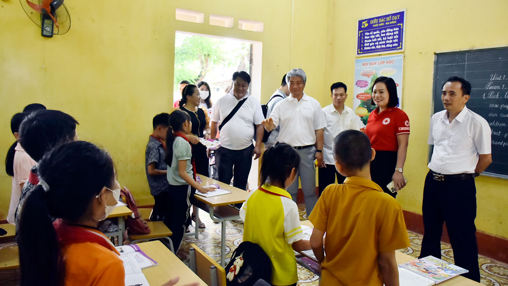 Hội Chữ thập đỏ tỉnh Chungnam (Hàn Quốc) làm việc tại huyện Phú Bình