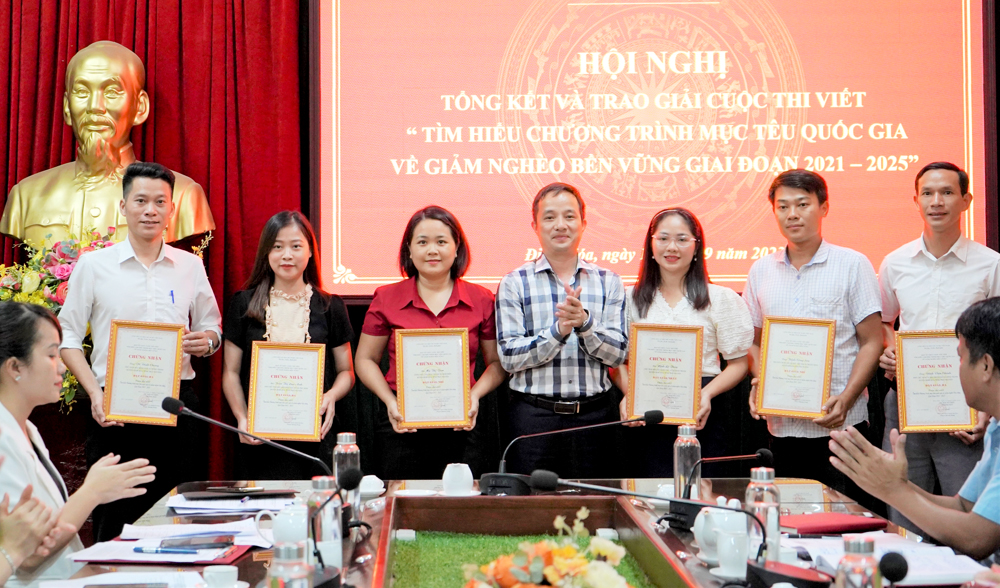 Định Hóa: Trao giải cuộc thi viết tìm hiểu về giảm nghèo bền vững giai đoạn 2021-2025
