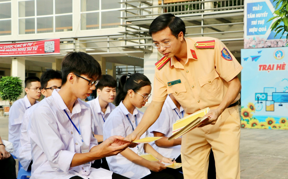 Nâng cao kiến thức về an toàn giao thông cho học sinh