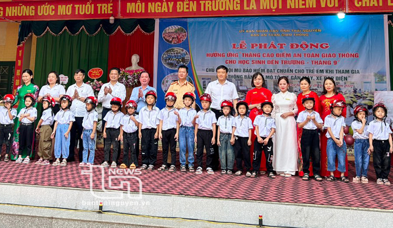 Vì an toàn giao thông cho trẻ em đến trường
