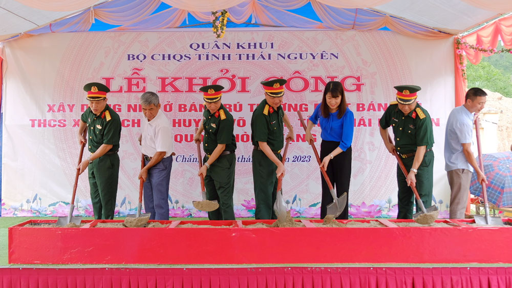Khởi công xây dựng nhà ở bán trú cho học sinh vùng cao