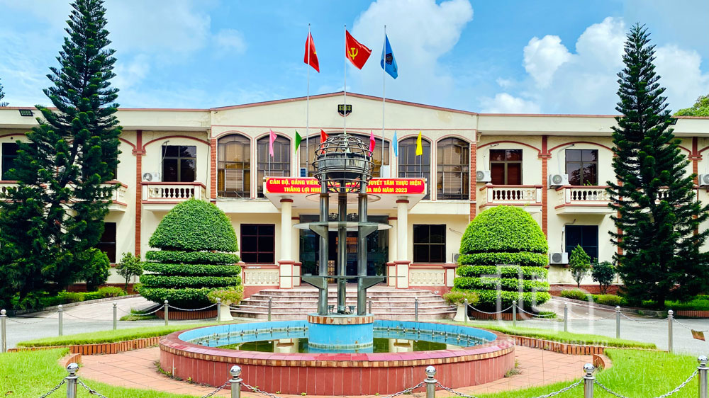 Trụ sở Mỏ than Phấn Mễ hôm nay.