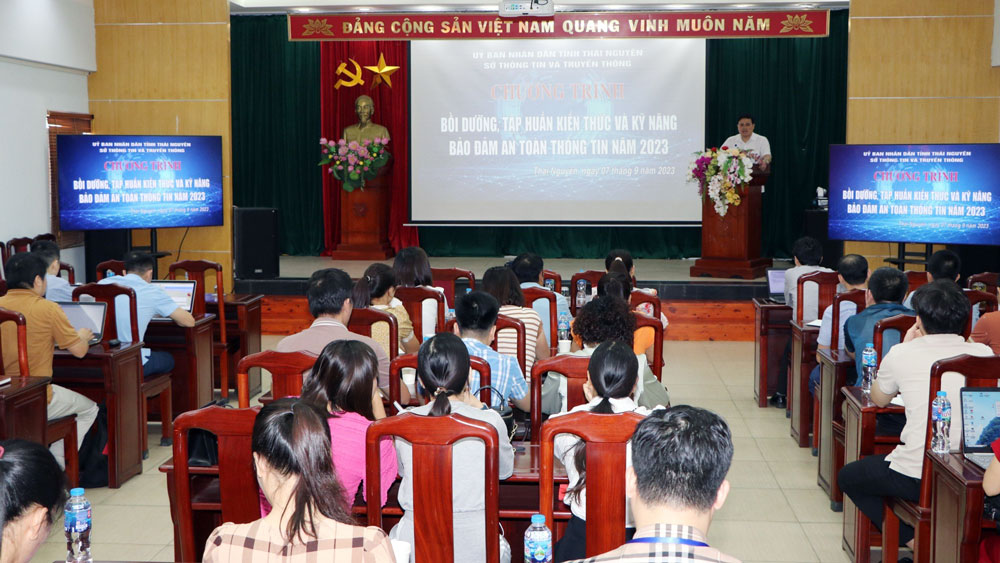 Bồi dưỡng kiến thức về bảo đảm an toàn thông tin