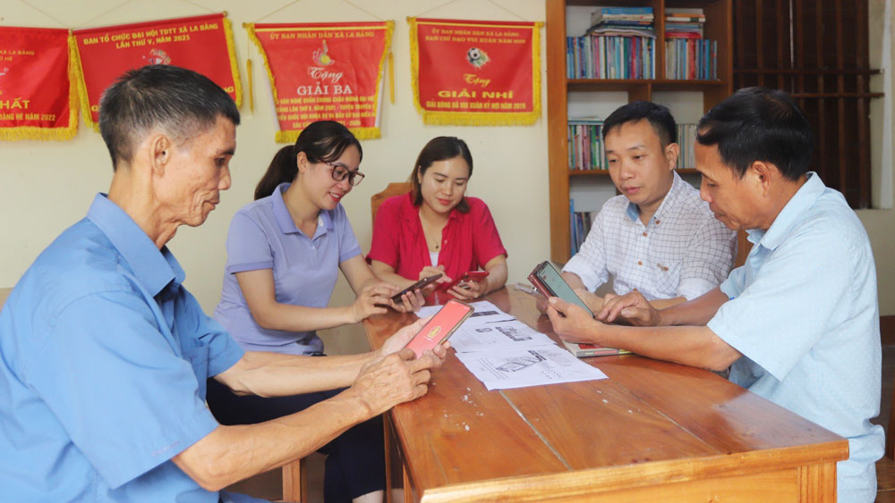 Nỗ lực “giảm nghèo” về thông tin