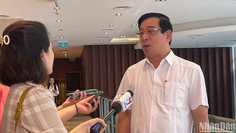 Phó Giáo sư, Tiến sĩ Lương Ngọc Khuê, Phó Chủ tịch Hội đồng y khoa quốc gia, Cục trưởng Cục Quản lý Khám chữa bệnh kiêm Giám đốc Quỹ Phòng chống tác hại thuốc lá.