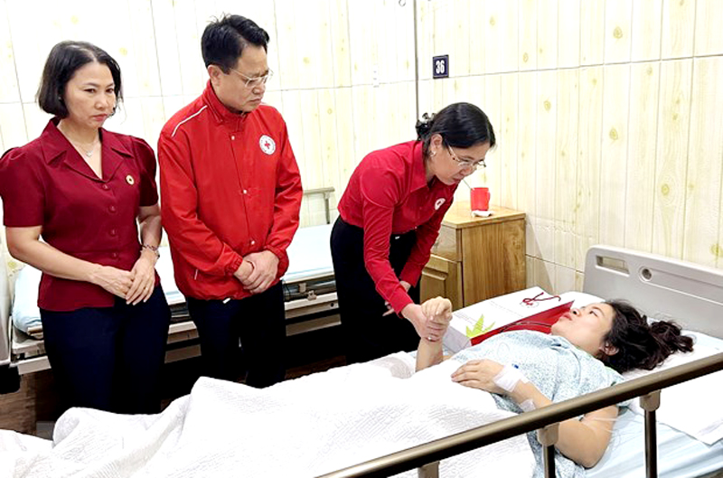 Hỗ trợ các nạn nhân vụ cháy chung cư mini ở Hà Nội và lũ quét ở Lào Cai