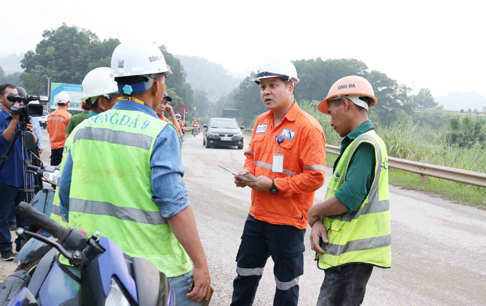 Công ty Núi Pháo góp phần đảm bảo an toàn giao thông 