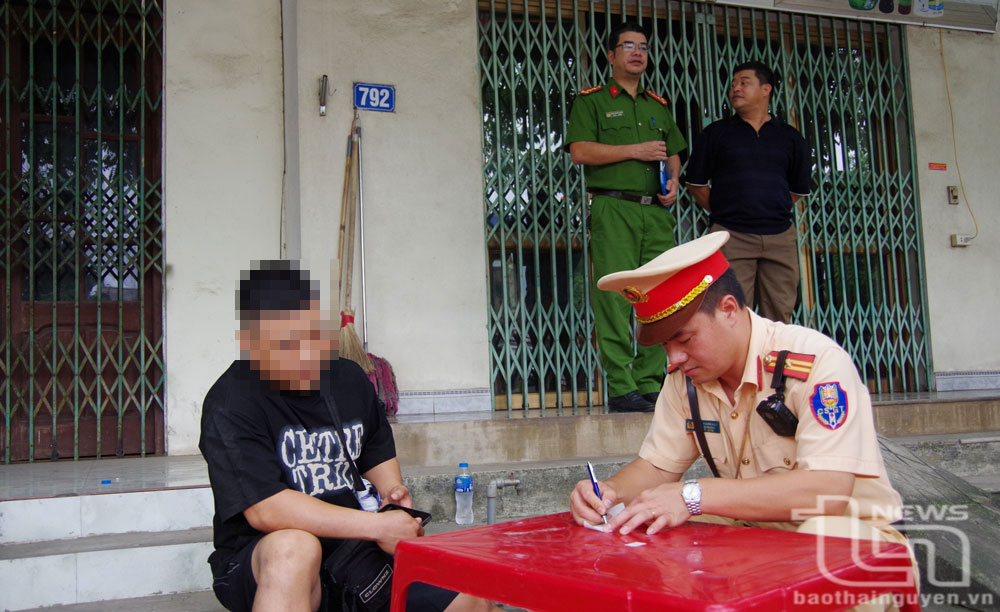 Khởi tố 11 bị can chống người thi hành công vụ khi vi phạm giao thông