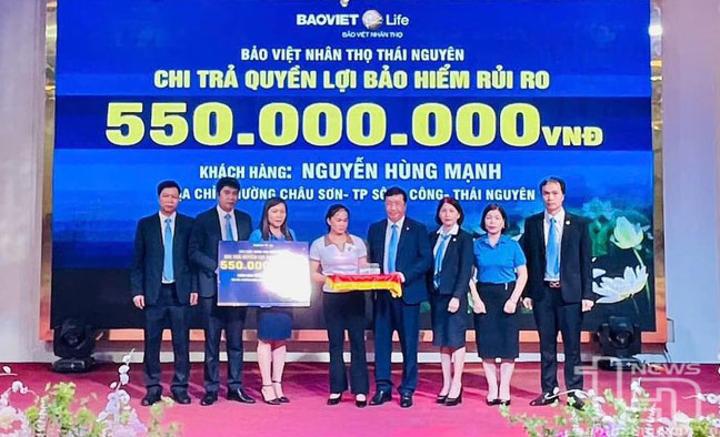 Bảo Việt Nhân Thọ Thái Nguyên chi trả quyền lợi rủi ro cho khách hàng