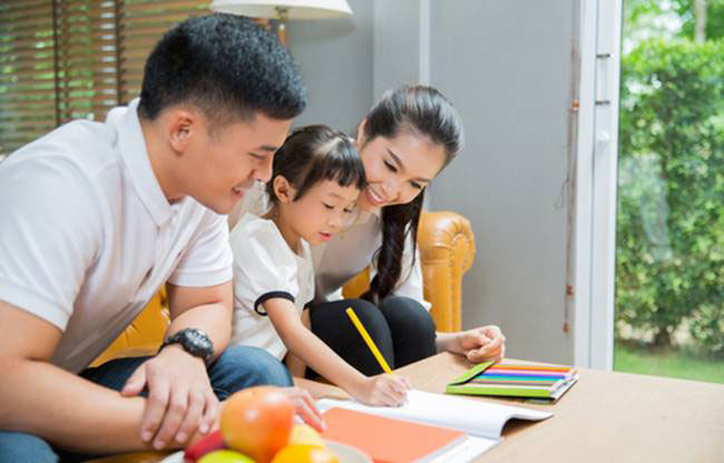 Ai dạy con tốt hơn?