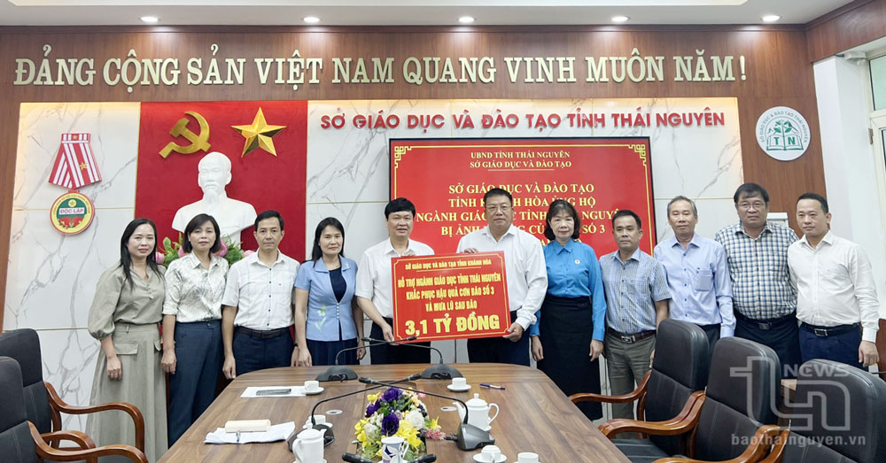 Tiếp nhận 3,6 tỷ đồng ủng hộ từ ngành Giáo dục Khánh Hòa