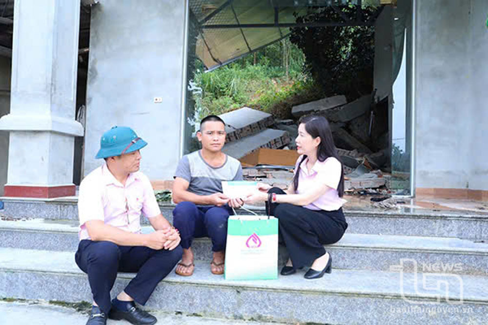 Động viên 6 gia đình bị thiệt hại nặng