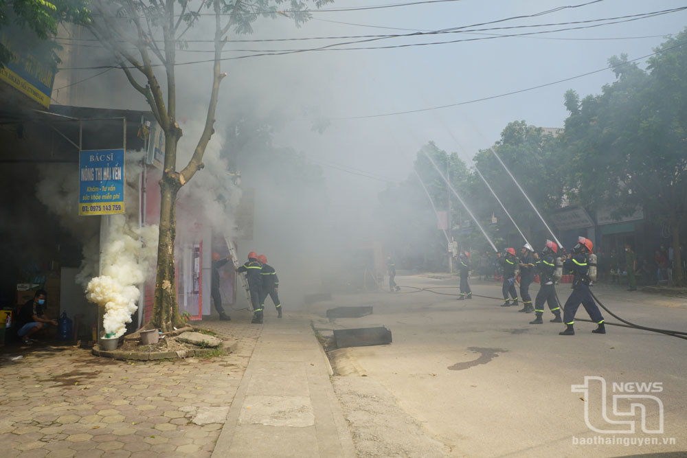 Diễn tập chữa cháy và cứu nạn, cứu hộ tại xã Quang Sơn (Đồng Hỷ).