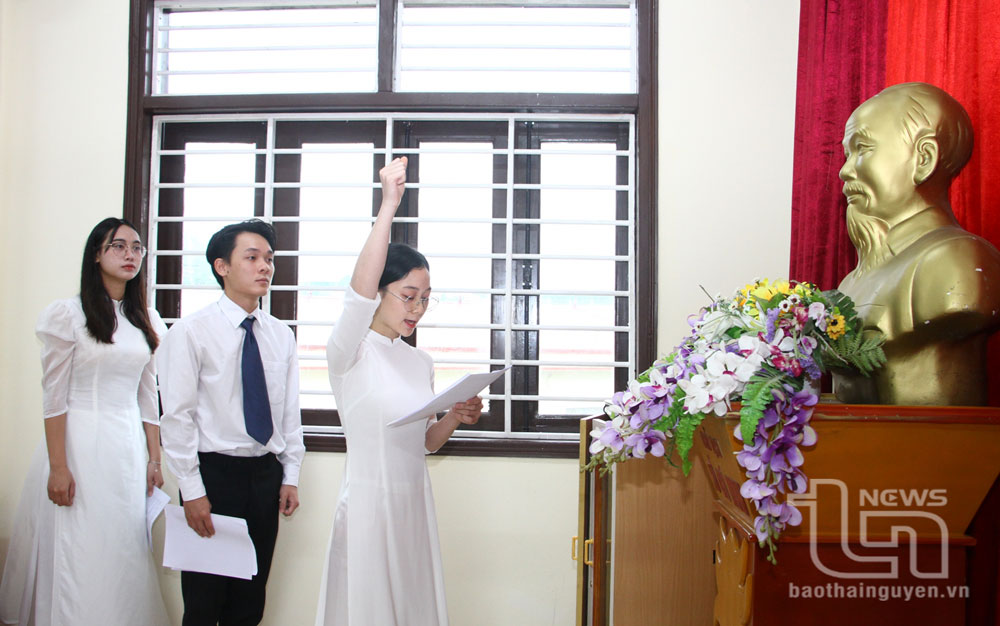 Từ đầu năm đến nay, toàn tỉnh kết nạp được 111 đảng viên là học sinh các trường THPT.