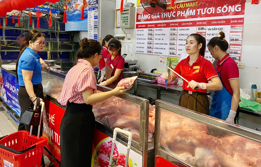 Hàng hóa, lương thực, thực phẩm phục vụ nhân dân trong bão số 3 tại các siêu thị không tăng giá