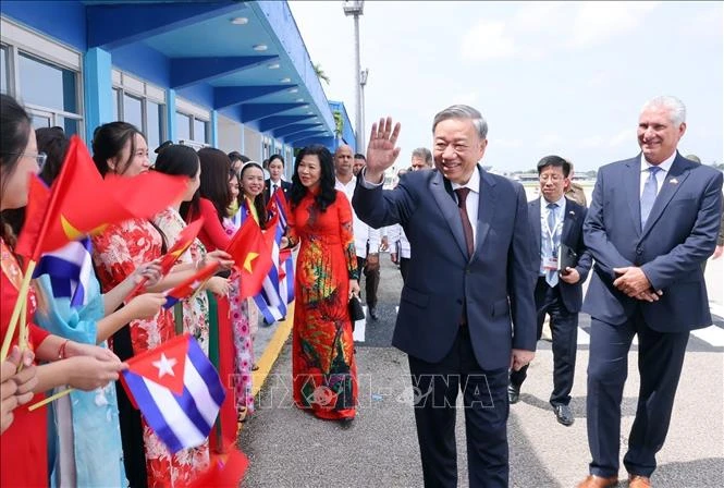 Lễ tiễn Tổng Bí thư, Chủ tịch nước Tô Lâm và Phu nhân tại sân bay quốc tế Jose Marti ở Thủ đô La Habana. (Ảnh: Lâm Khánh/TTXVN)