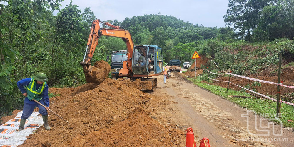 Nhanh chóng khắc phục sự cố, bảo đảm thông suốt các tuyến đường