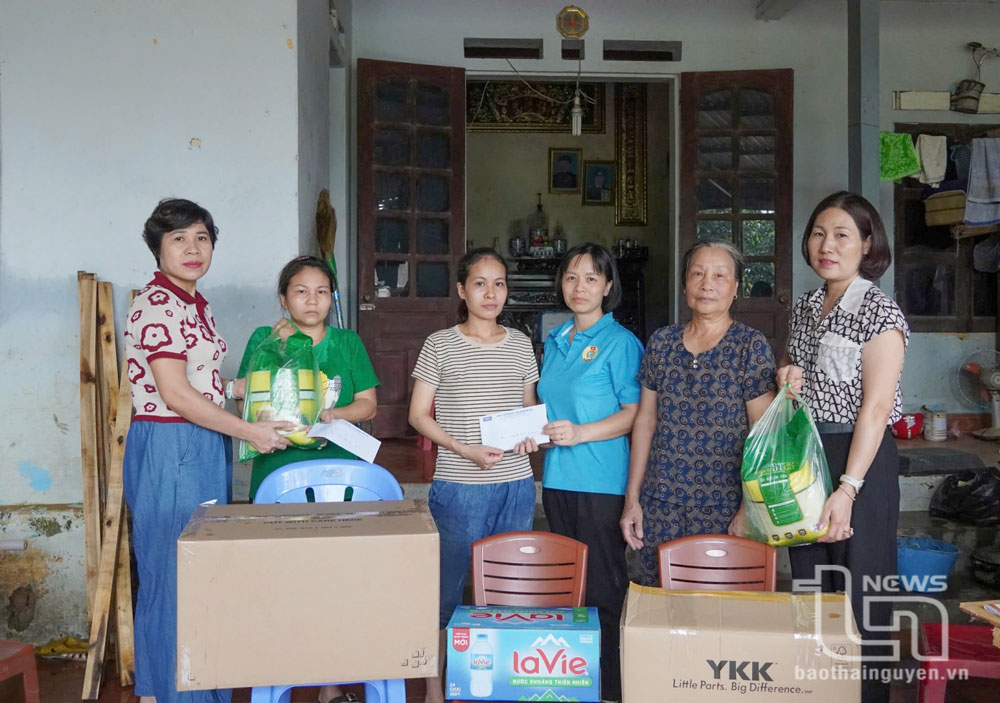 TNG hỗ trợ hơn 1 tỷ đồng cho người lao động bị thiệt hại do mưa lũ