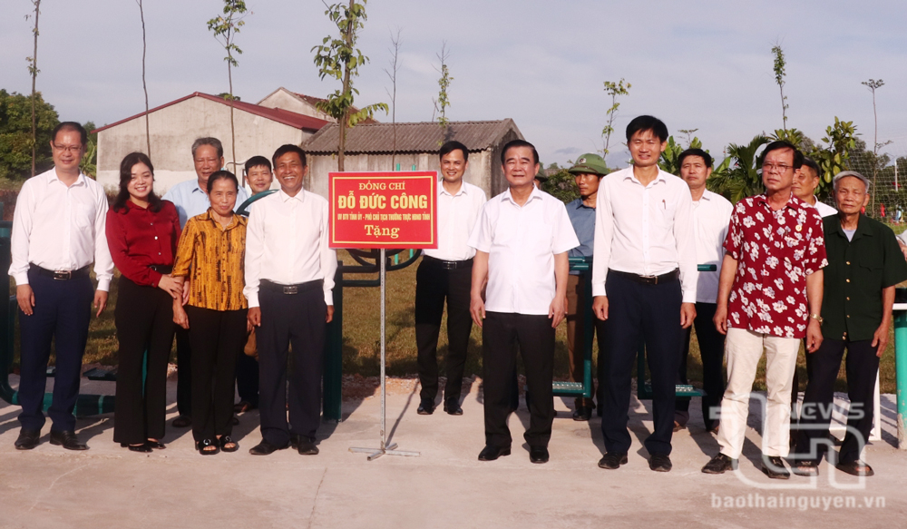Đồng chí Phó Chủ tịch Thường trực HĐND tỉnh dự sinh hoạt chi bộ tại Phú Bình
