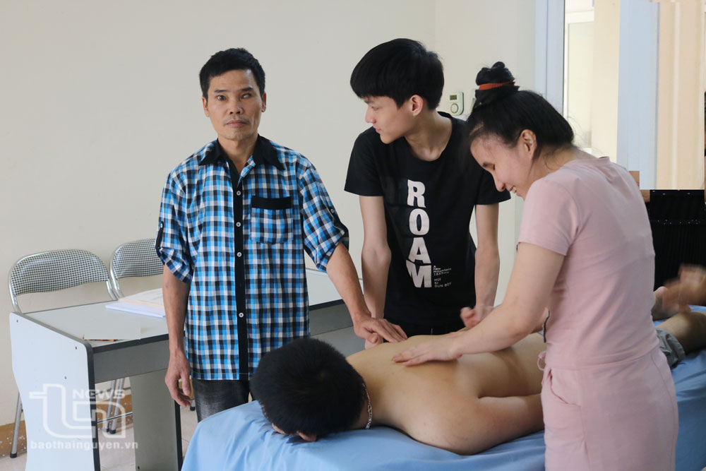 Hỗ trợ sinh kế cho người khuyết tật