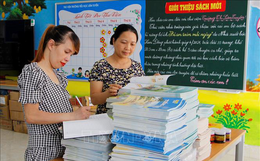 Bộ Giáo dục và Đào tạo lấy ý kiến việc cho phép các trường tự chọn sách giáo khoa