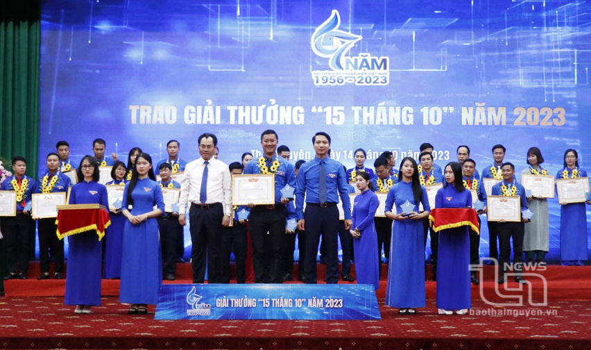 Kỷ niệm Ngày truyền thống Hội LHTN Việt Nam, trao Giải thưởng “15 tháng 10”