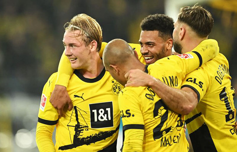Vòng 8 Bundesliga: Borussia Dortmund tạm chiếm ngôi đầu bảng
