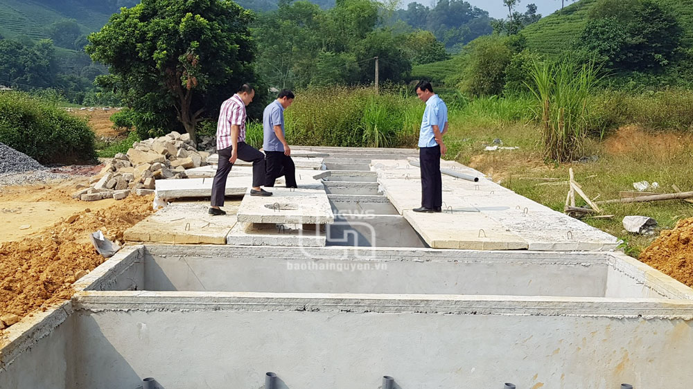 Ông Nguyễn Văn Tịnh, xã Tân Linh (Đại Từ) được vay vốn 990 triệu đồng từ Quỹ Bảo vệ môi trường để xây cụm bể xử lý nước thải Anoxic - Aeroten cho trang trại lợn.