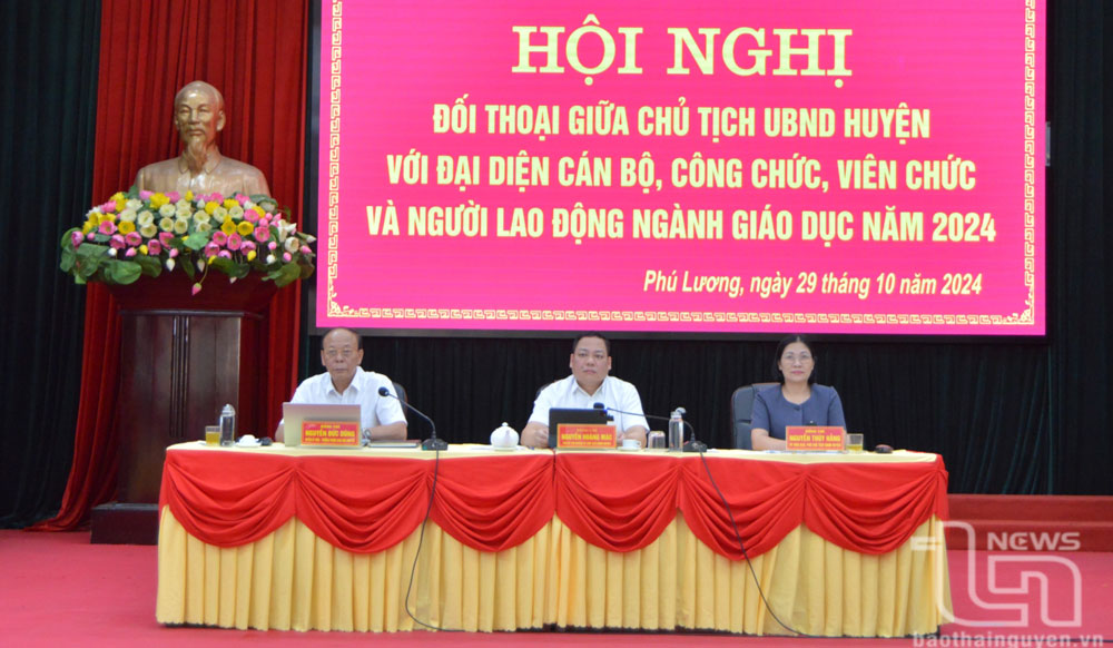 Chủ tịch UBND huyện Phú Lương chỉ đạo giải quyết kiến nghị của cán bộ, giáo viên