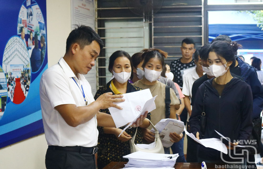 Gần 1.000 người lao động tham gia Ngày hội việc làm