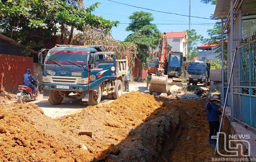 Thi công tuyến đường kết nối Quốc lộ 37 với ĐT.269B: Sẽ bảo đảm quyền lợi của người dân bị nứt nhà