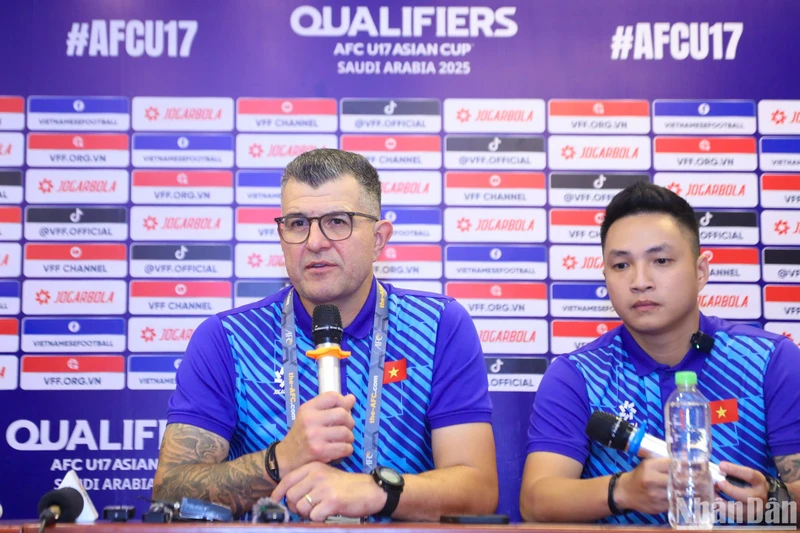 HLV Cristiano Roland tiếc nuối vì U17 Việt Nam không ghi được bàn thắng