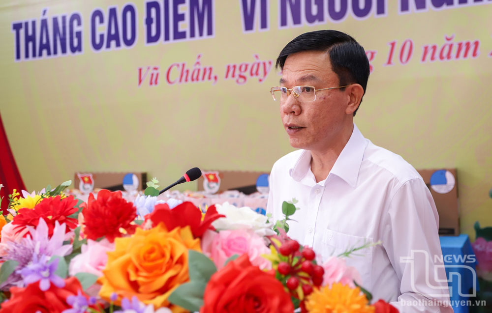 Đồng chí Chủ tịch Ủy ban MTTQ tỉnh Dương Văn Tiến phát biểu tại Chương trình.