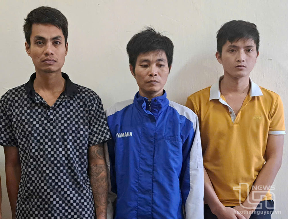 Khởi tố 5 đối tượng trộm cắp ắc-quy ô tô