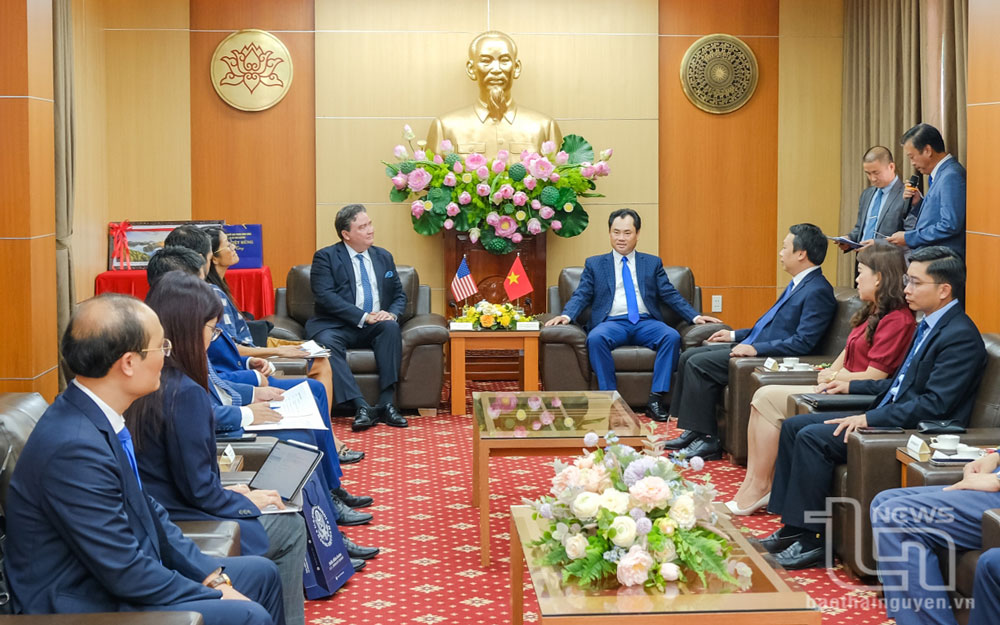 Đại sứ Hoa Kỳ Marc Evans Knapper thăm và làm việc tại Thái Nguyên